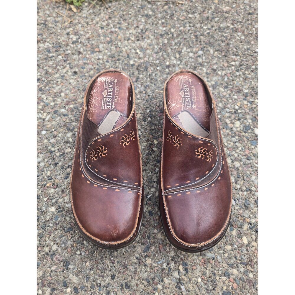 Women's Vintage 90s L'Artiste Spring Step Hand Painted Boho Leather Clog Shoes